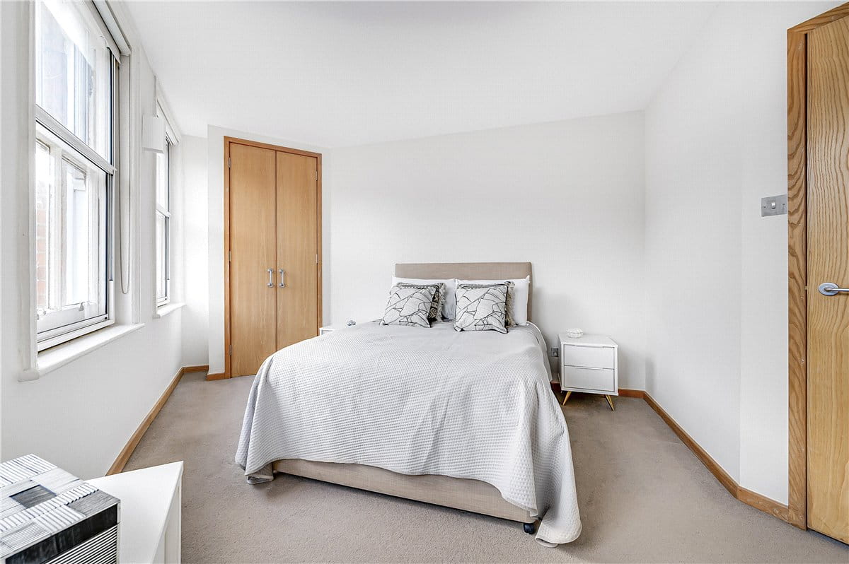 2 bedroom flat, Marylebone High Street, London W1U - Available