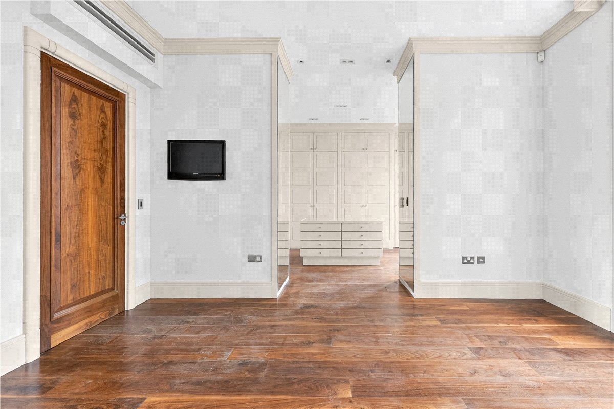 4 bedroom flat, Marylebone Road, Marylebone NW1 - Available