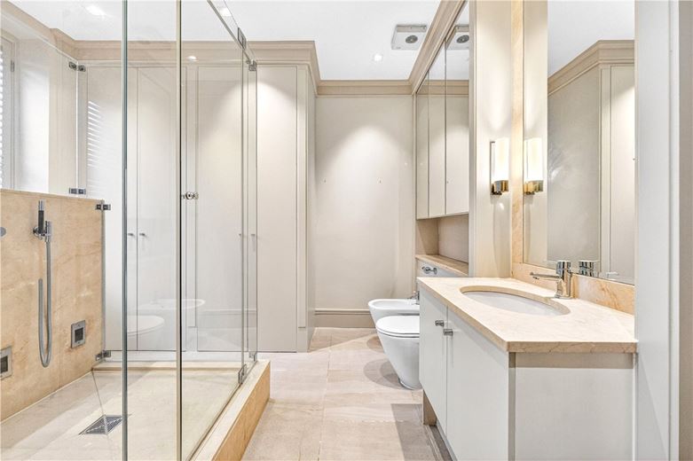 4 bedroom flat, Marylebone Road, Marylebone NW1 - Available