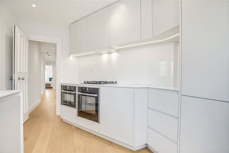 2 bedroom flat, Marylebone High Street, Marylebone W1U - Available