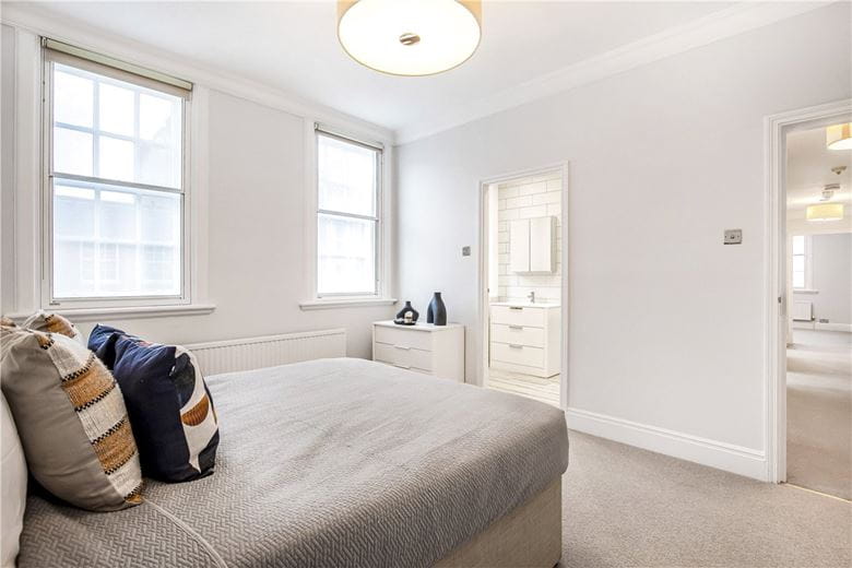 2 bedroom flat, Queen Anne Street, Marylebone W1G - Available
