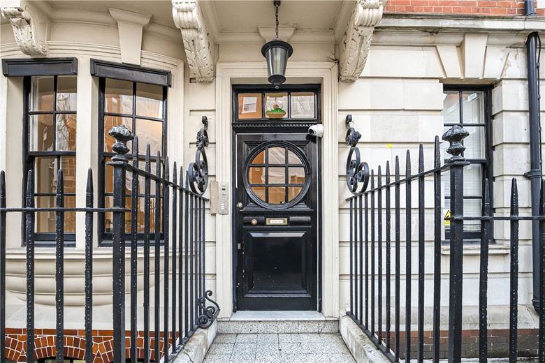 2 bedroom flat, Queen Anne Street, Marylebone W1G - Available