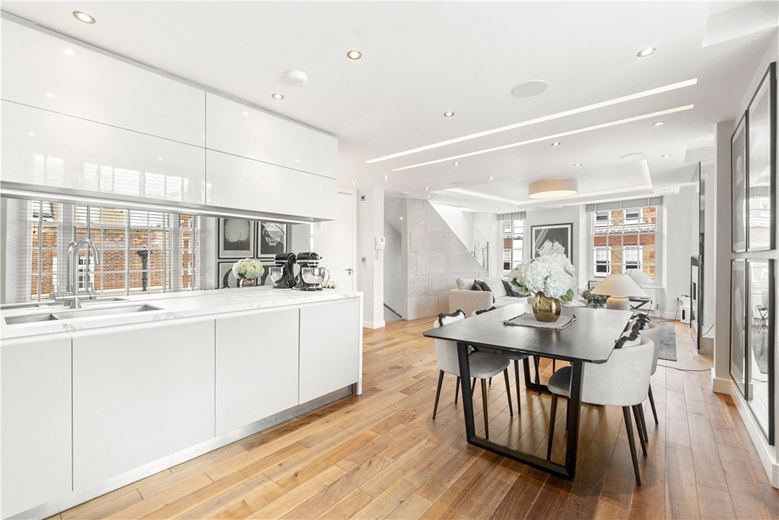 2 bedroom maisonette, Marylebone Street, London W1G - Available