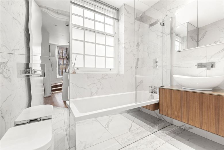 2 bedroom maisonette, Marylebone Street, London W1G - Available