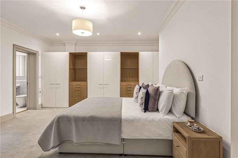 2 bedroom flat, Devonshire Street, Marylebone W1W - Available