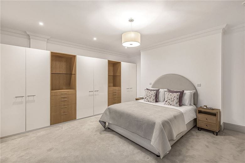2 bedroom flat, Devonshire Street, Marylebone W1W - Available