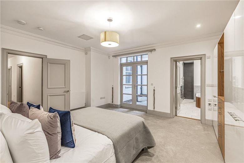 2 bedroom flat, Devonshire Street, Marylebone W1W - Available