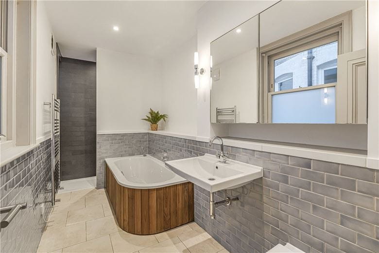 2 bedroom flat, Devonshire Street, Marylebone W1W - Available