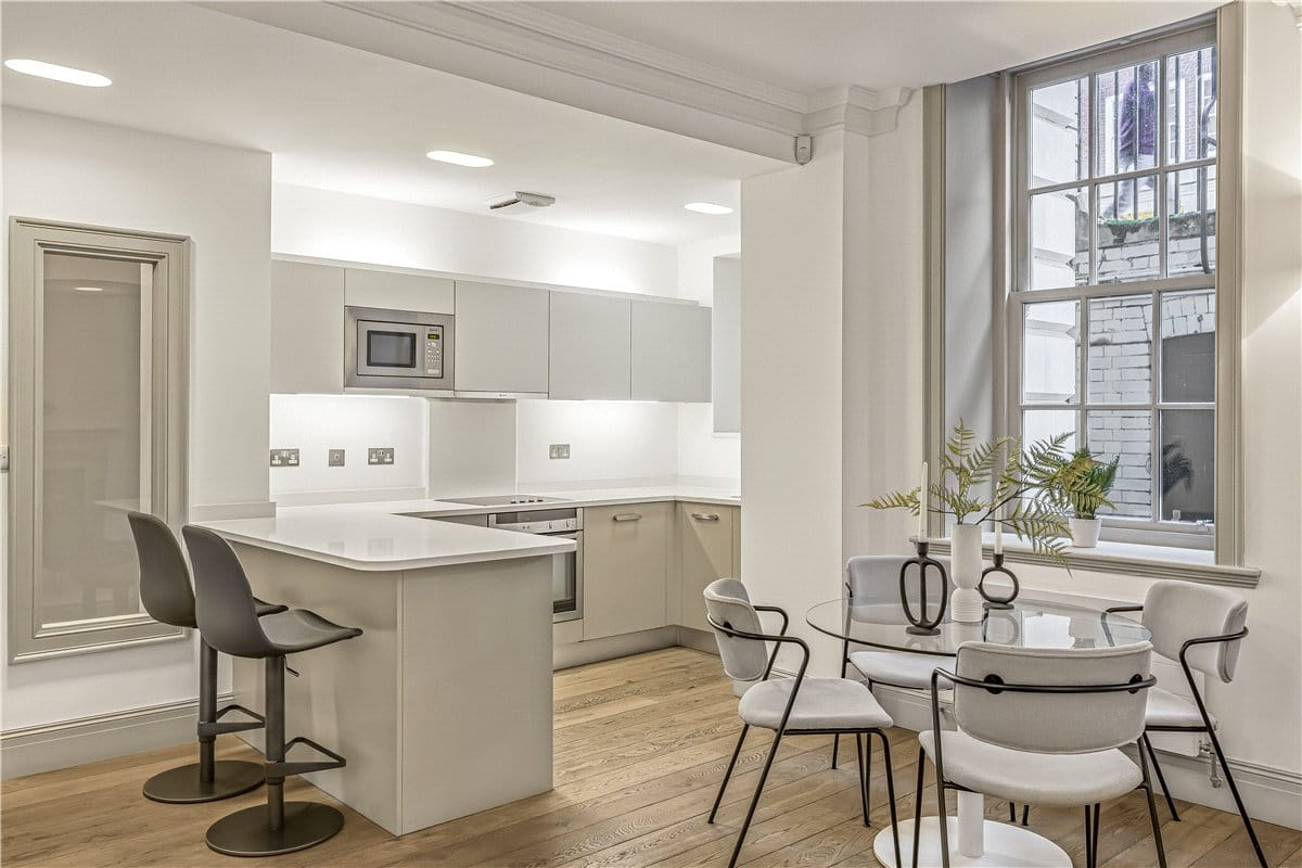 2 bedroom flat, Devonshire Street, Marylebone W1W - Available