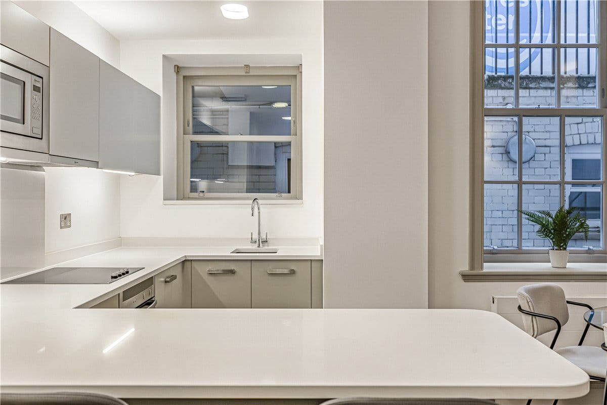 2 bedroom flat, Devonshire Street, Marylebone W1W - Available