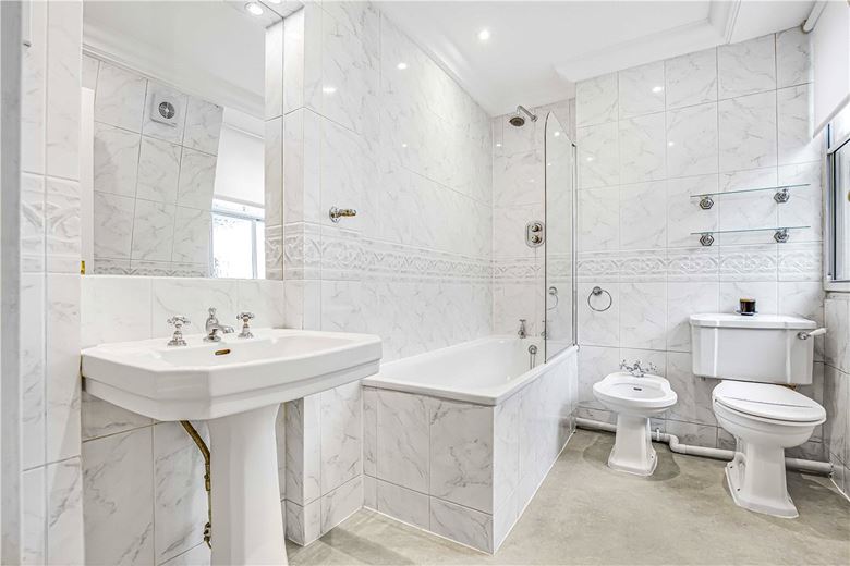 3 bedroom flat, Wimpole Street, Marylebone W1G - Available