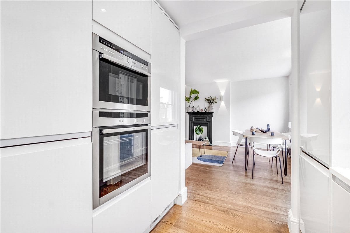 2 bedroom flat, Upper Wimpole Street, London W1G - Available