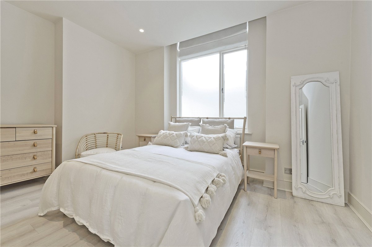 1 bedroom flat, Nottingham Place, London W1U - Available