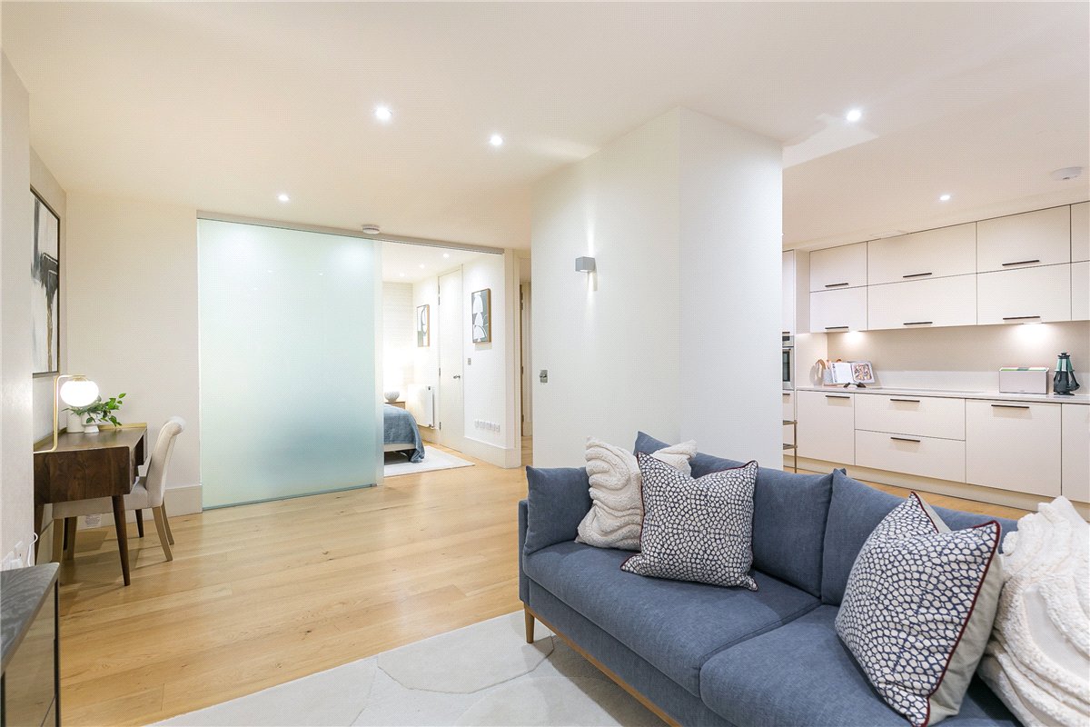 1 bedroom flat, Armitage Apartments, 228 Great Portland Street W1W - Let Agreed
