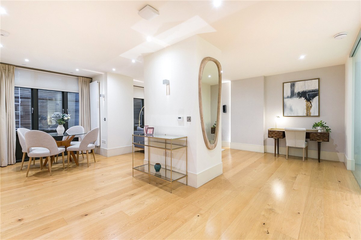 1 bedroom flat, Armitage Apartments, 228 Great Portland Street W1W - Let Agreed