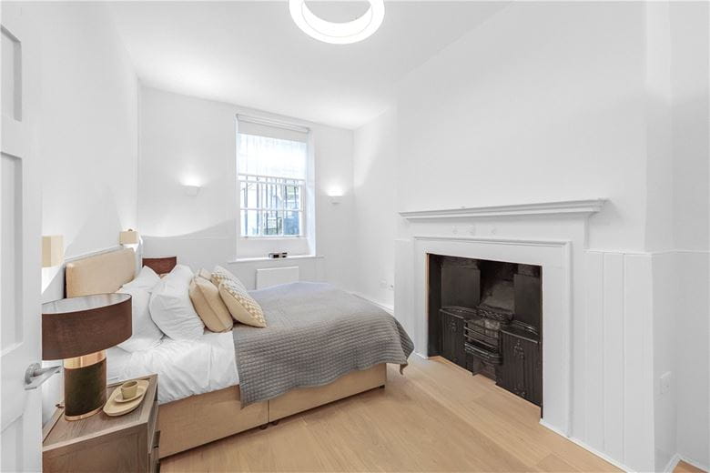4 bedroom flat, Devonshire Place, Marylebone W1G - Available