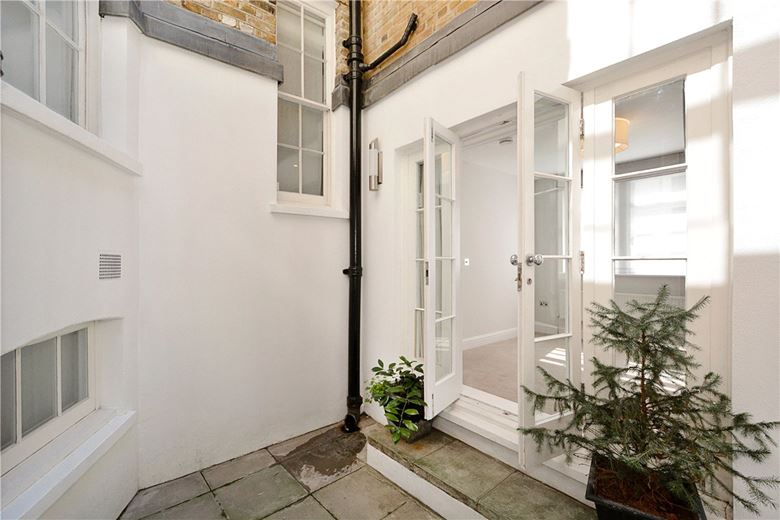 3 bedroom flat, Robert Adam Street, London W1U - Available