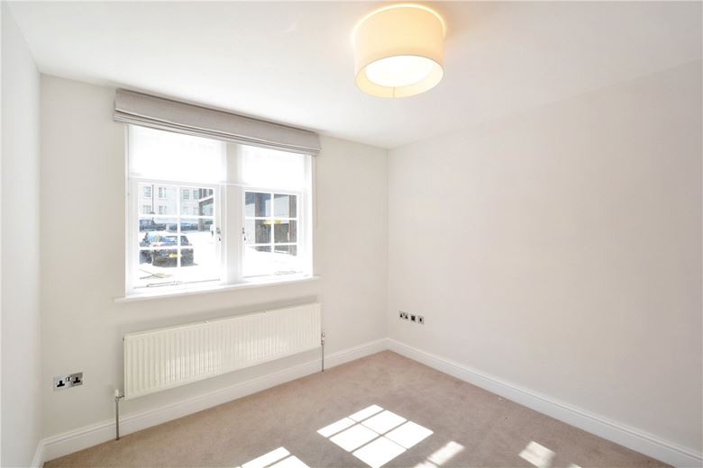 3 bedroom flat, Robert Adam Street, London W1U - Available