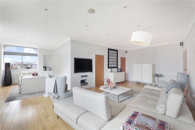 2 bedroom flat, New Cavendish Street, London W1G