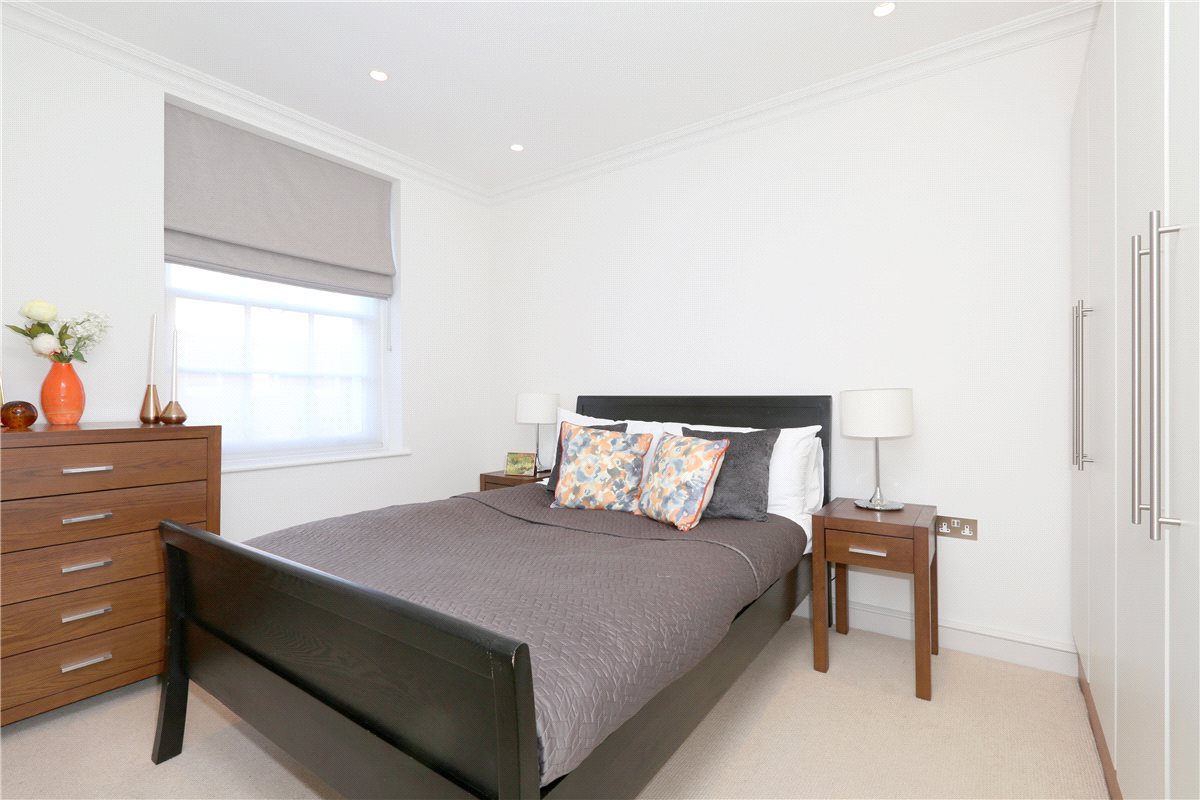 1 bedroom flat, Upper Berkeley Street, Marylebone W1H - Available