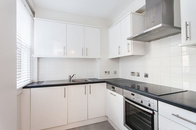 3 bedroom flat, George Street, Marylebone W1H - Available