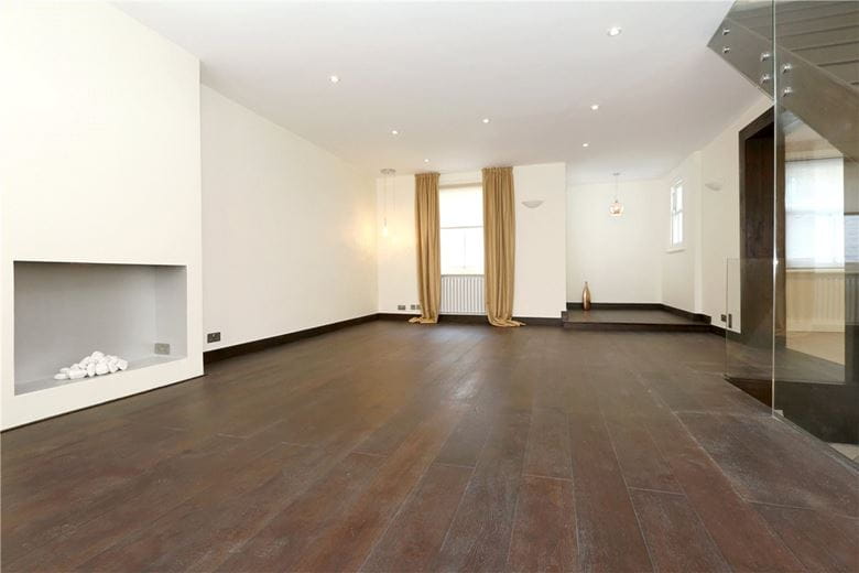 2 bedroom house, Devonshire Mews South, London W1G - Available