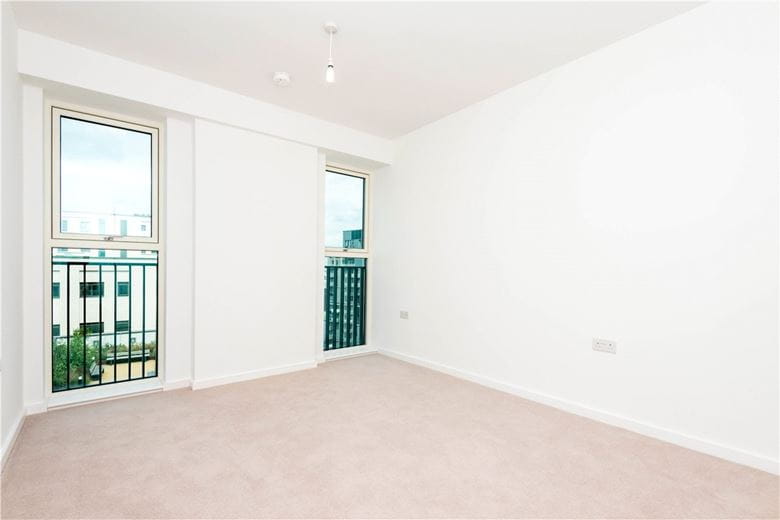 3 bedroom flat, Heartwell Avenue, London E16