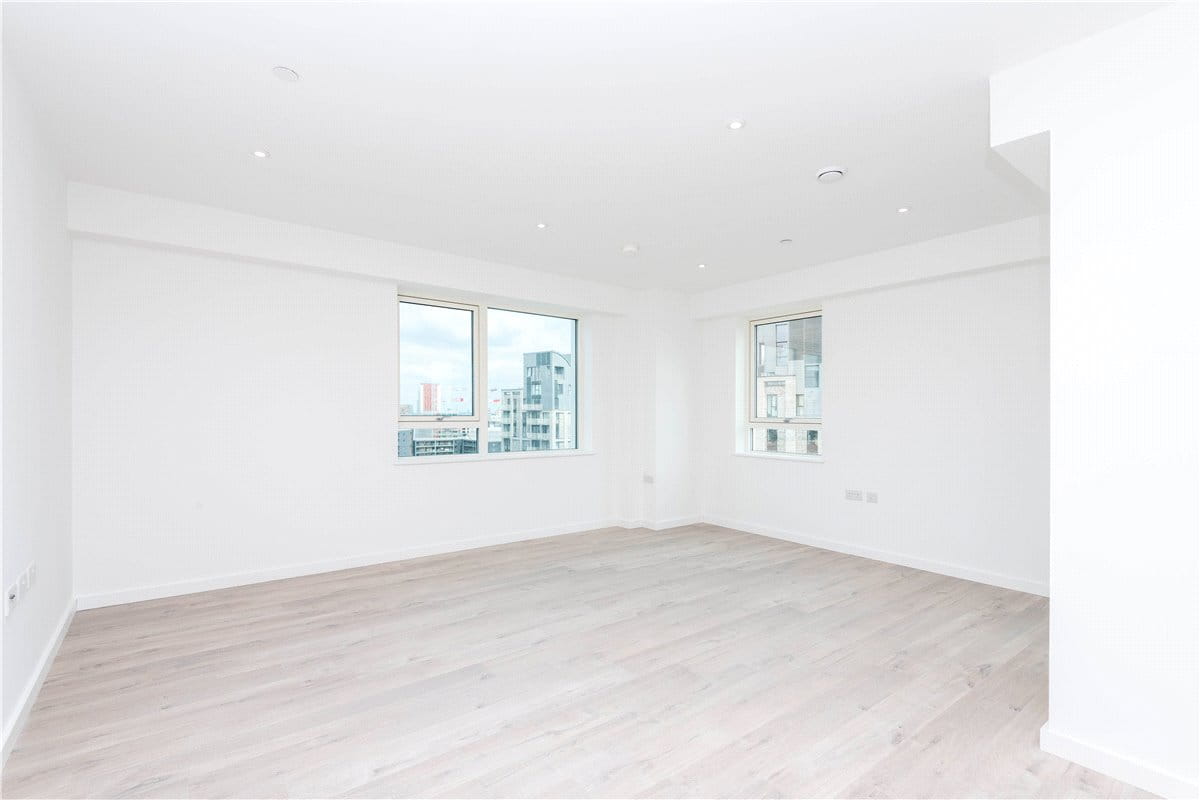 3 bedroom flat, Heartwell Avenue, London E16