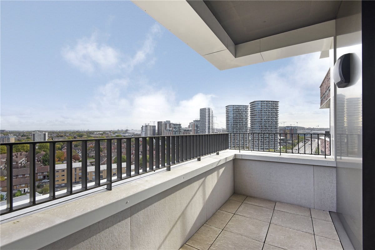 3 bedroom flat, Heartwell Avenue, London E16