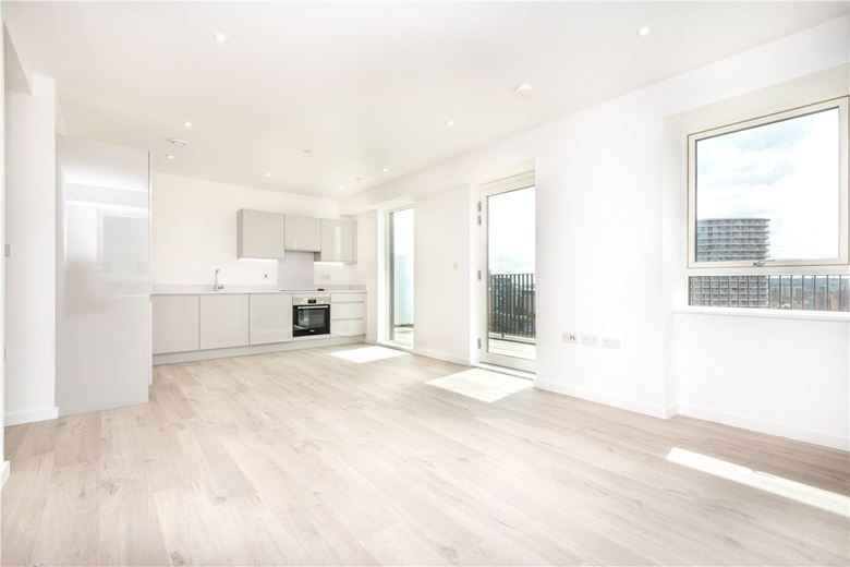 2 bedroom flat, Heartwell Avenue, London E16 - Let Agreed
