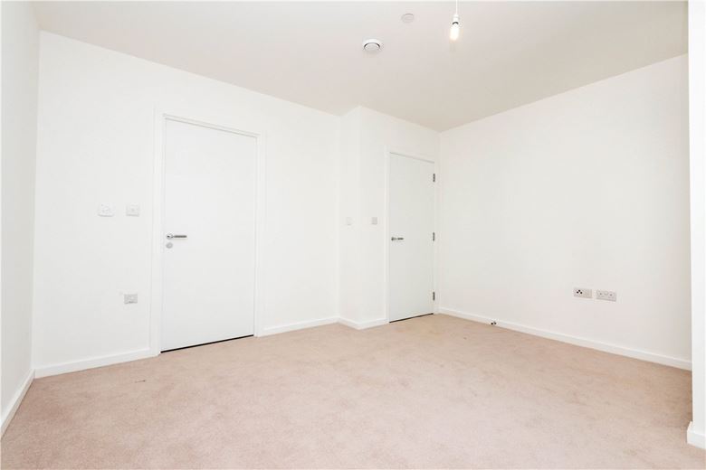 2 bedroom flat, Heartwell Avenue, London E16 - Let Agreed