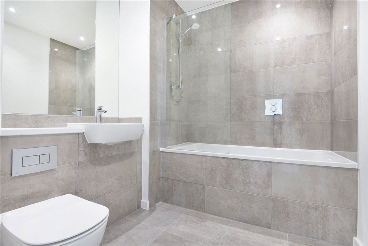 2 bedroom flat, Heartwell Avenue, London E16 - Let Agreed