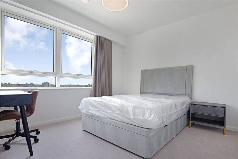 2 bedroom flat, Heartwell Avenue, London E16 - Let Agreed