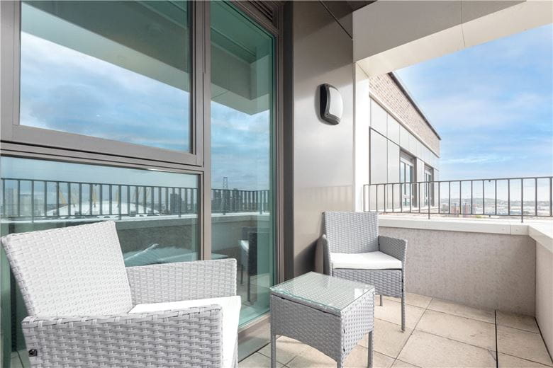 2 bedroom flat, Heartwell Avenue, London E16