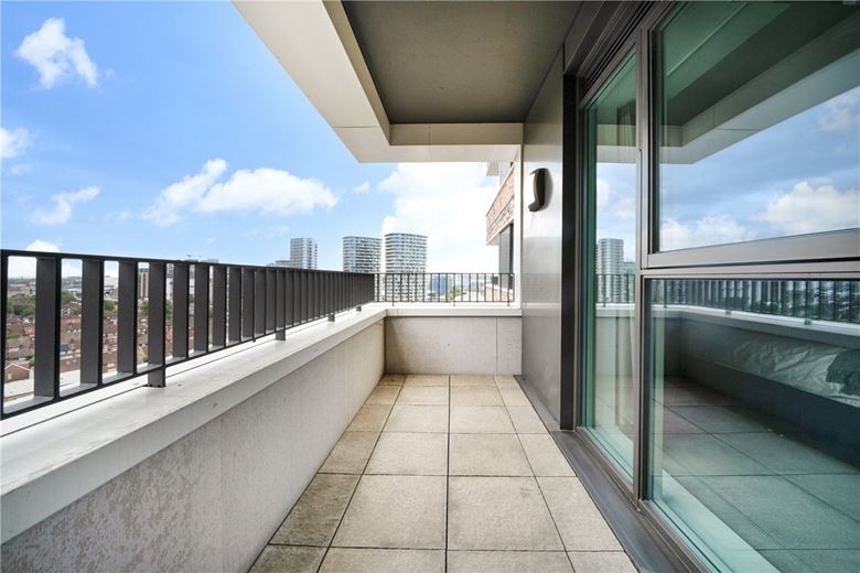 1 bedroom flat, Heartwell Avenue, London E16