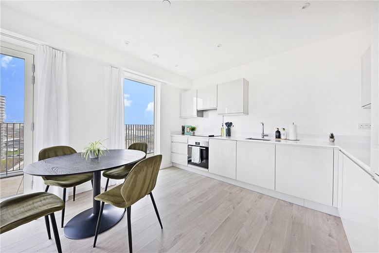 2 bedroom flat, Heartwell Avenue, London E16