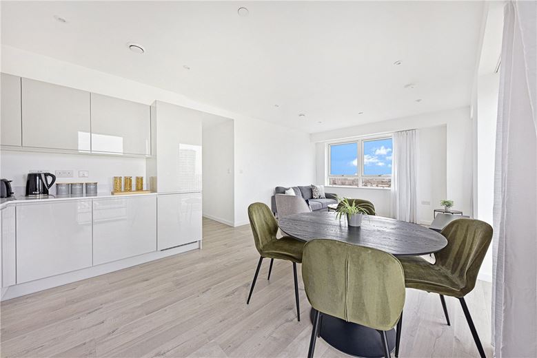 2 bedroom flat, Heartwell Avenue, London E16