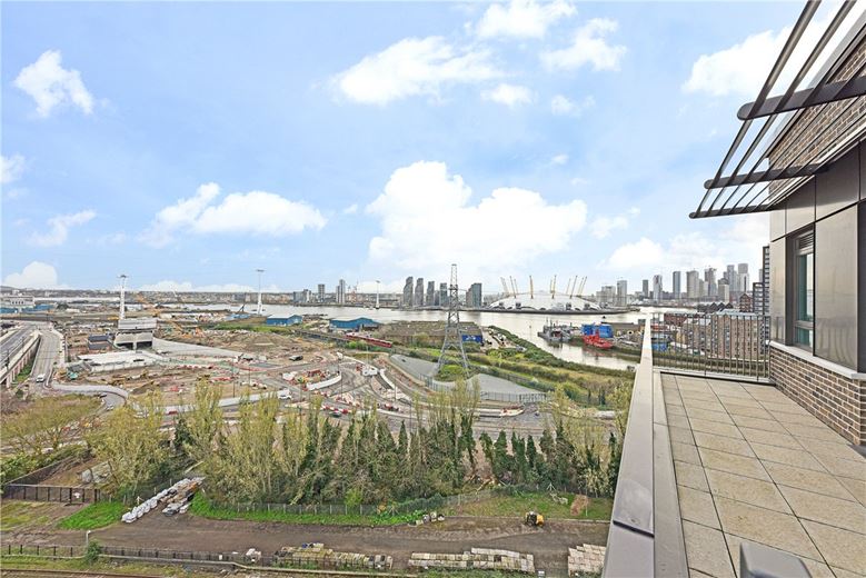 2 bedroom flat, Heartwell Avenue, London E16