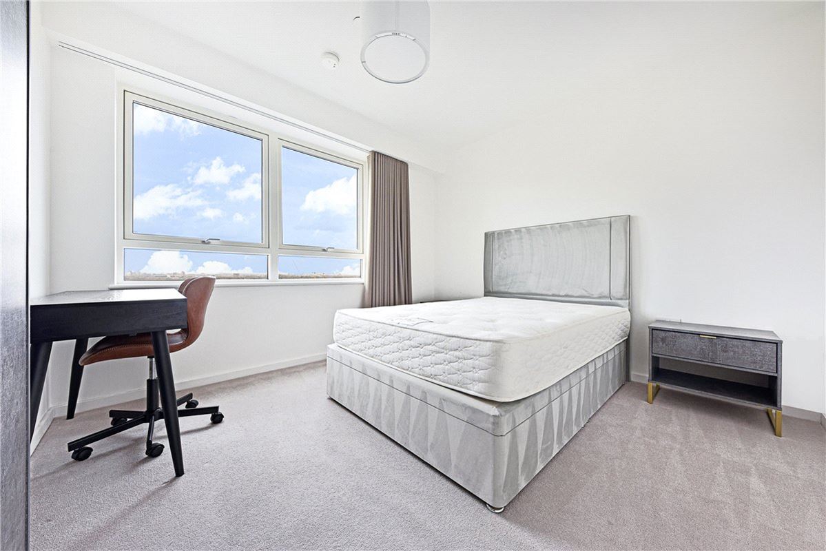 2 bedroom flat, Heartwell Avenue, London E16