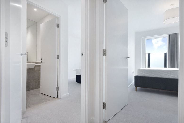 2 bedroom flat, Heartwell Avenue, London E16 - Available