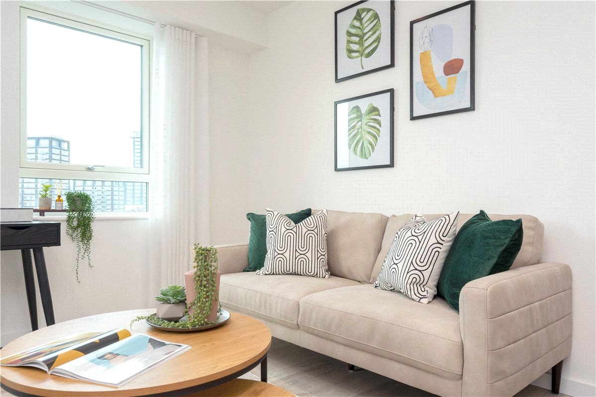 2 bedroom flat, Heartwell Avenue, London E16 - Let Agreed