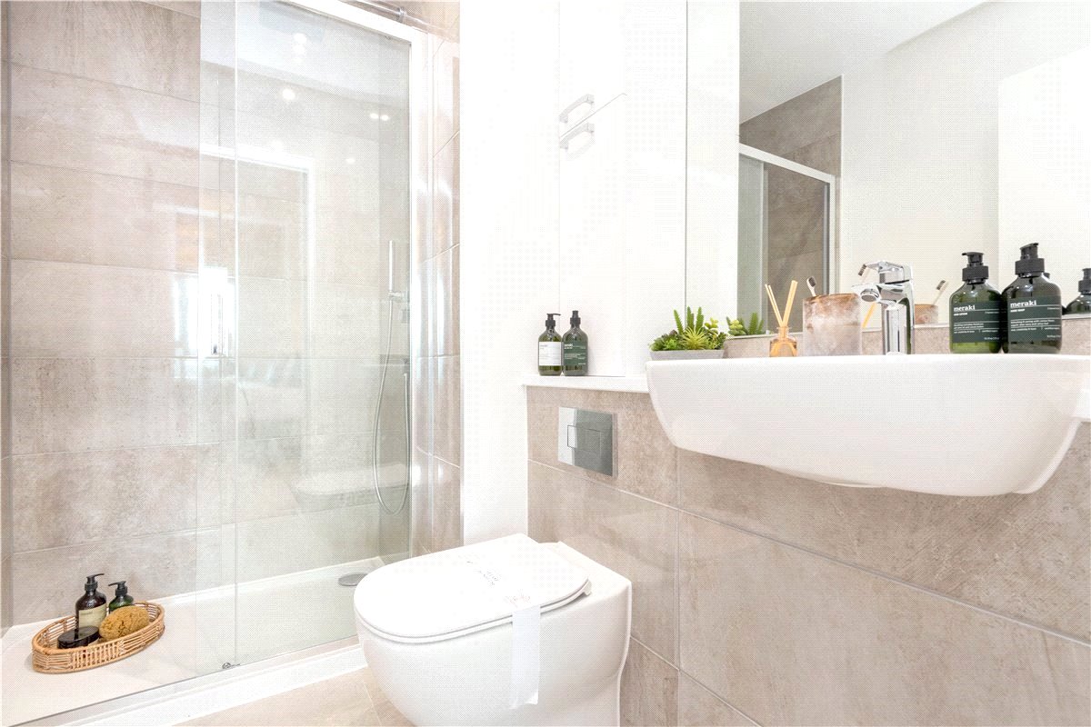 2 bedroom flat, Heartwell Avenue, London E16 - Let Agreed