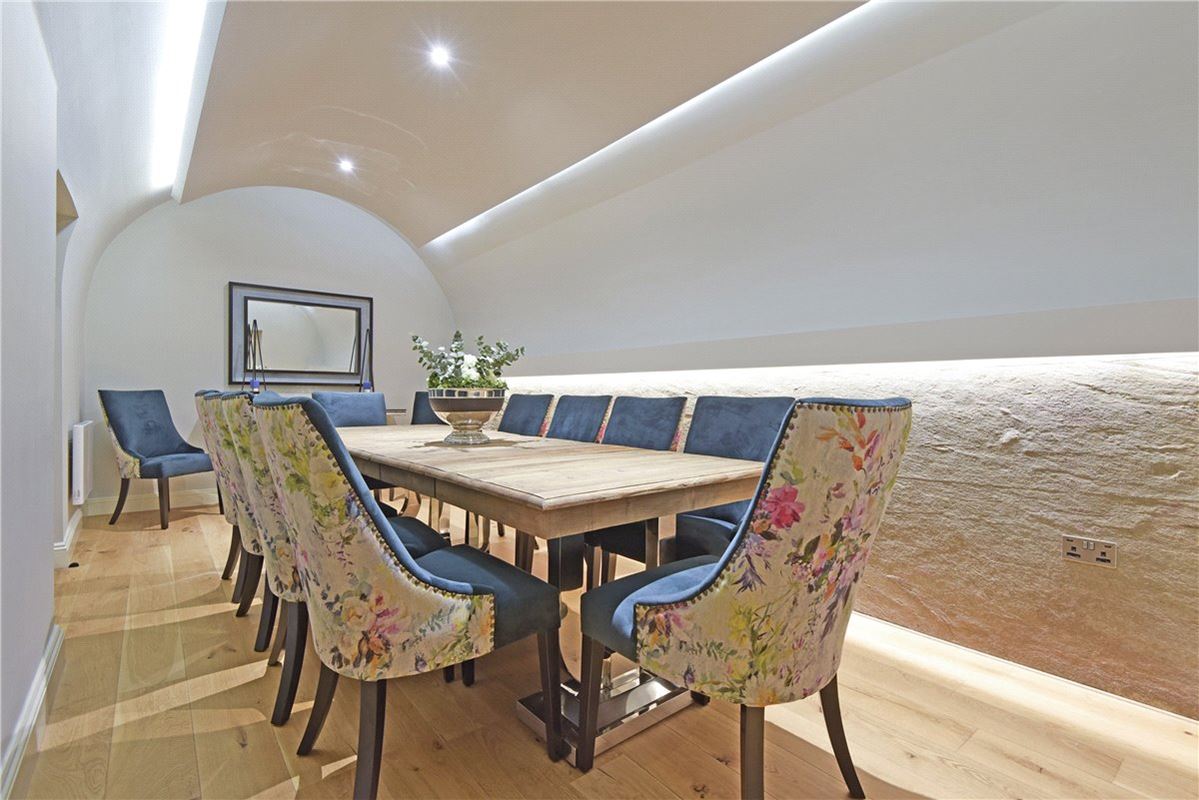 3 bedroom flat, Portland Place, Marylebone W1B - Available