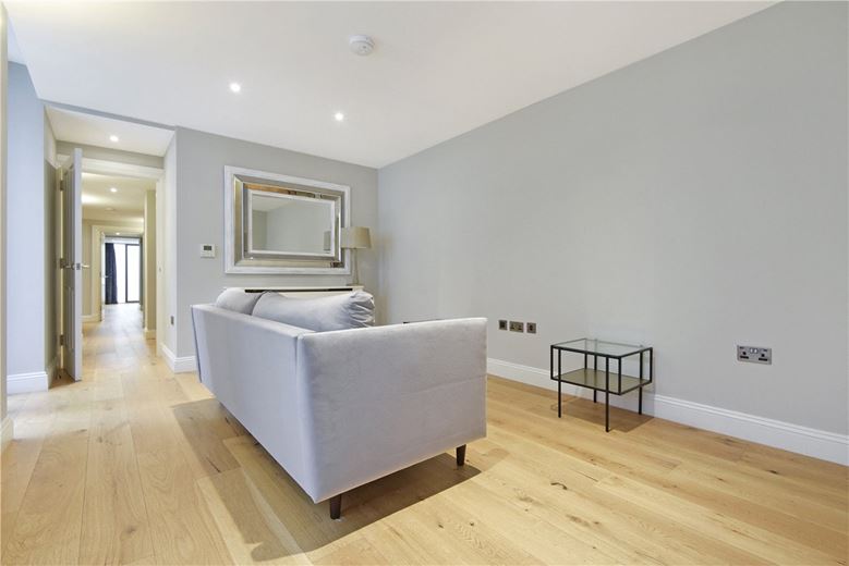 3 bedroom flat, Portland Place, Marylebone W1B - Available