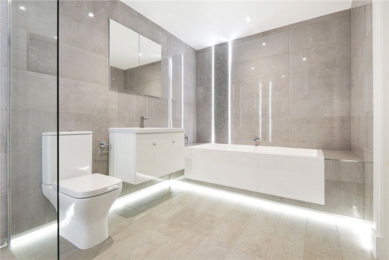 3 bedroom flat, Portland Place, Marylebone W1B - Available