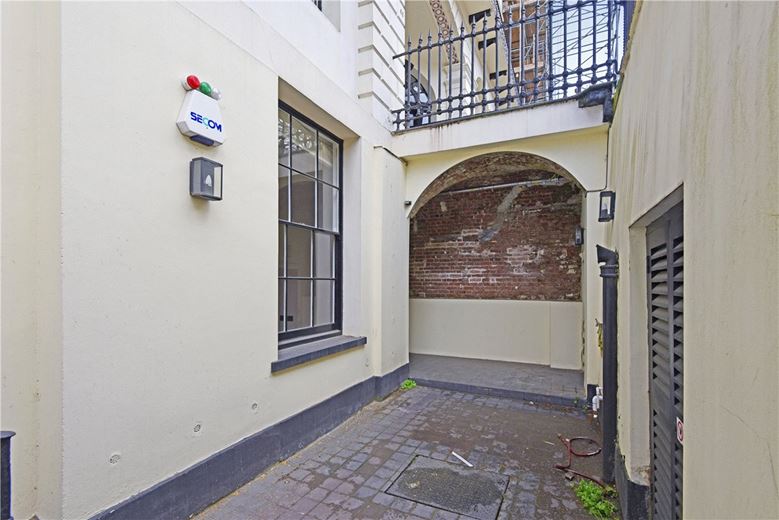 3 bedroom flat, Portland Place, Marylebone W1B - Available
