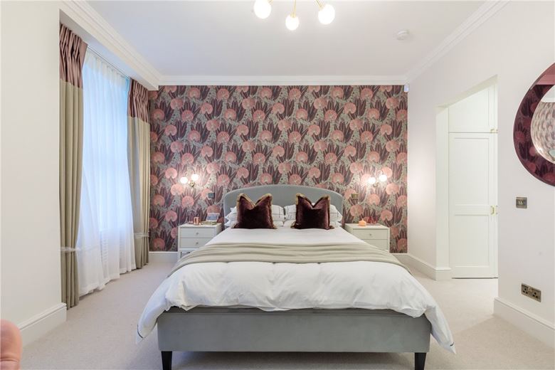 3 bedroom maisonette, Wimpole Street, London W1G - Available