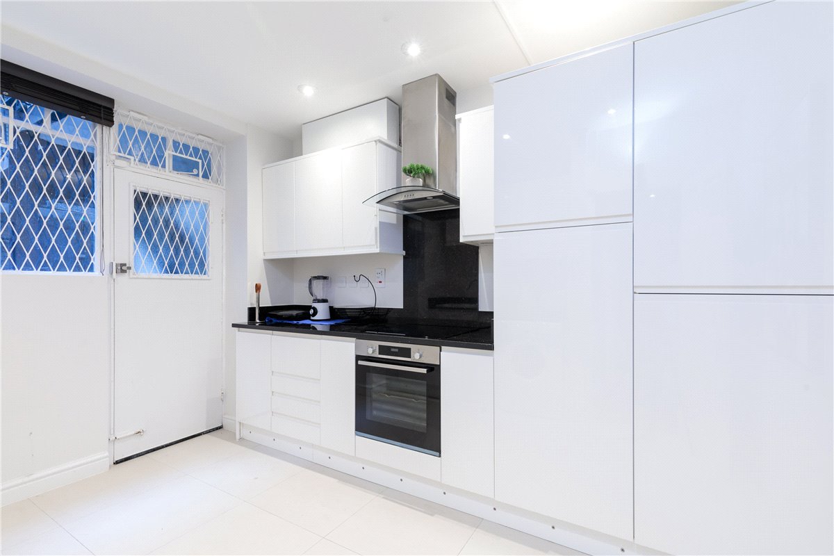 3 bedroom flat, Seymour Place, Marylebone W1H - Available
