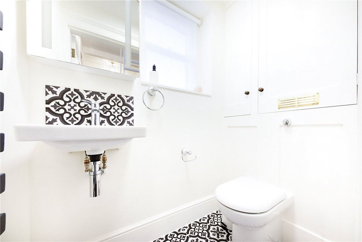 4 bedroom flat, Harley Street, Marylebone W1G - Available