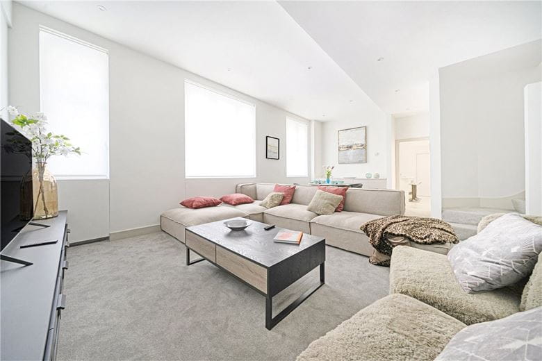 3 bedroom flat, Portland Place, London W1B - Available